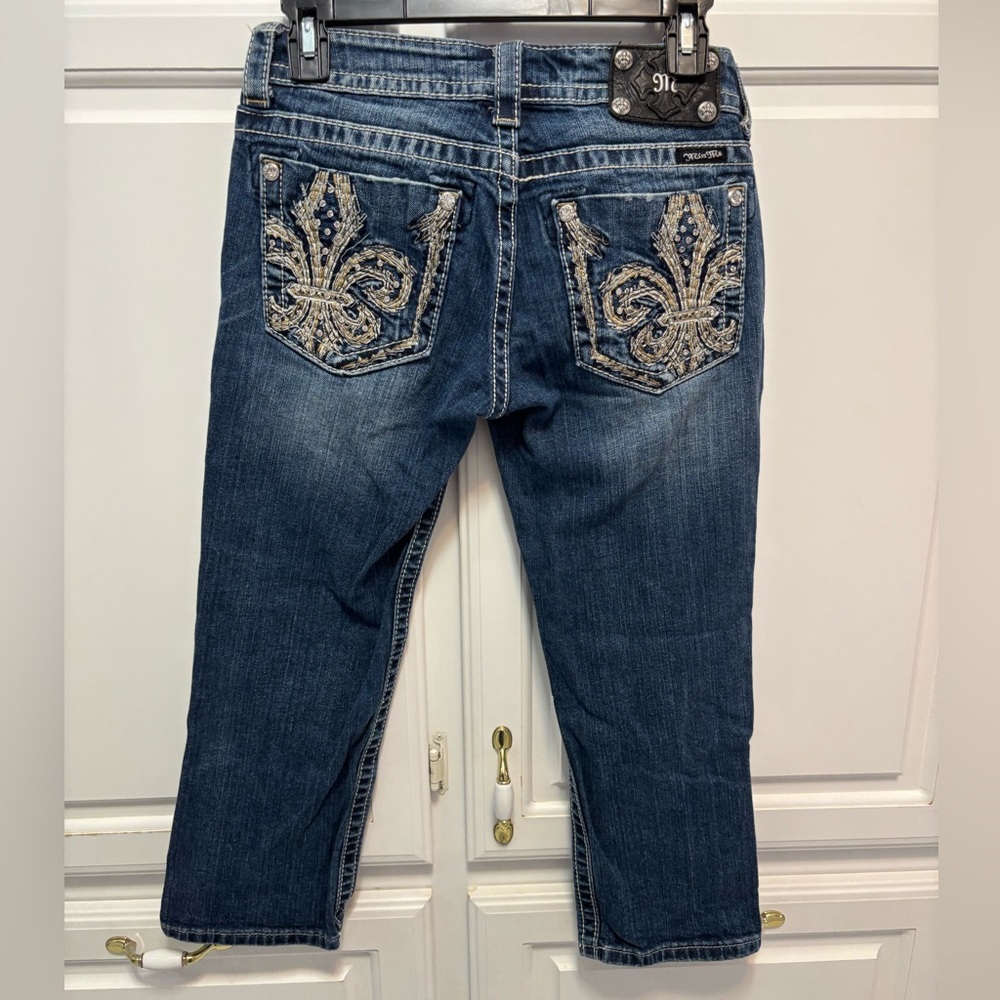 Miss Me Rhinestone Embroidered Pocket Capri Blue Jeans JP5455P Women’s Size 27